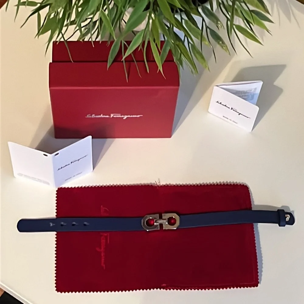 SALVATORE FERRAGAMO BLUE GANCINI LEATHER BRACELET BRAND NEW - Picture 5 of 7